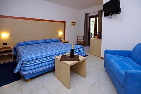Economy Double Room with Street View