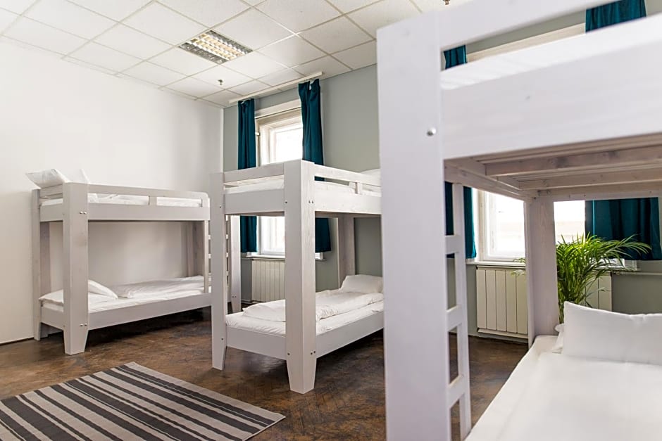 2B Hostel & Rooms