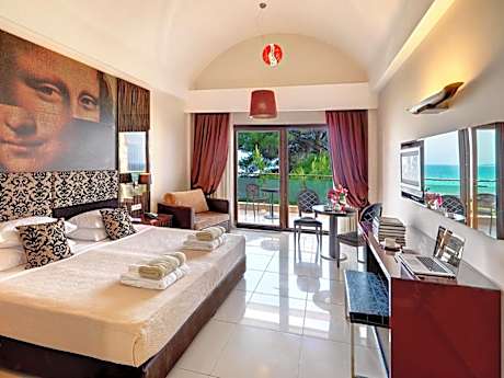Deluxe Double Room with Side Sea View