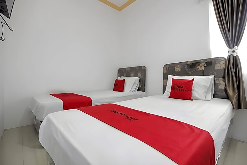RedDoorz near Sam Ratulangi Airport Manado