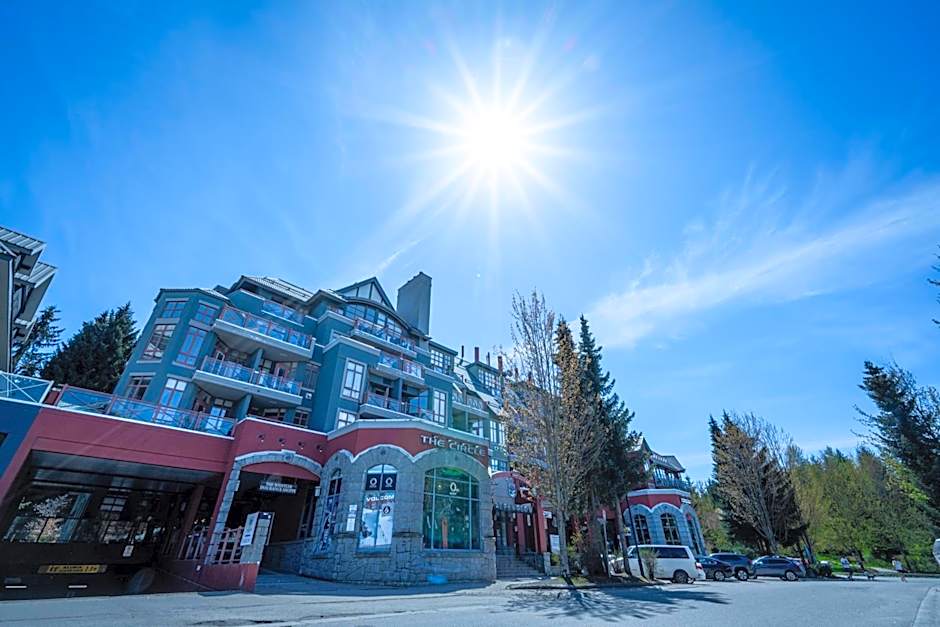 Alpenglow Lodge Snooze Studio with Den by MVA