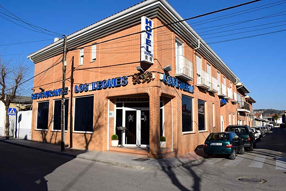 Hotel Los Leones, el más cercano a Warner