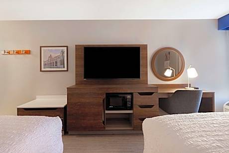 2 Queen Beds Nonsmoking