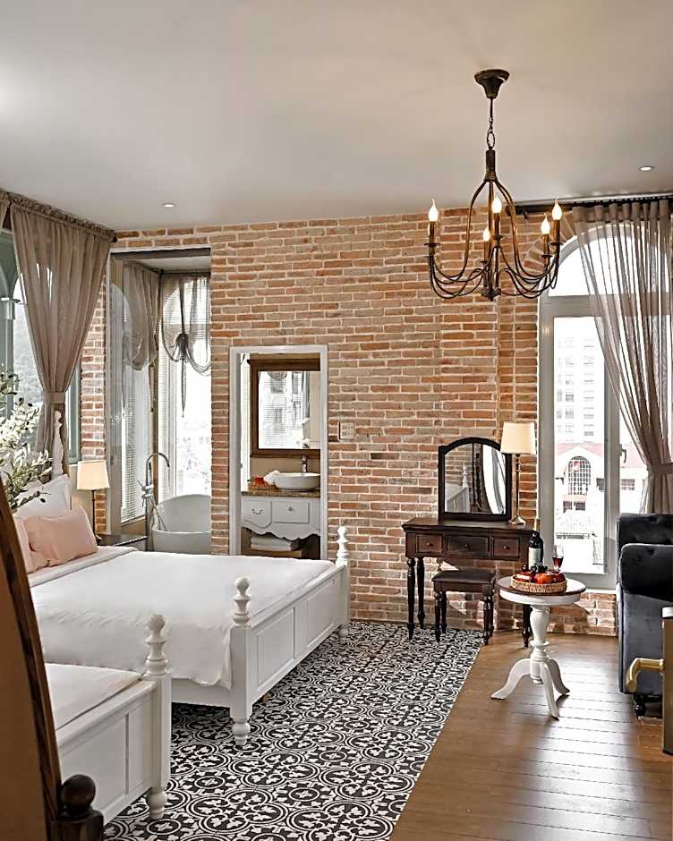 THE LUNA - Boutique Hotel