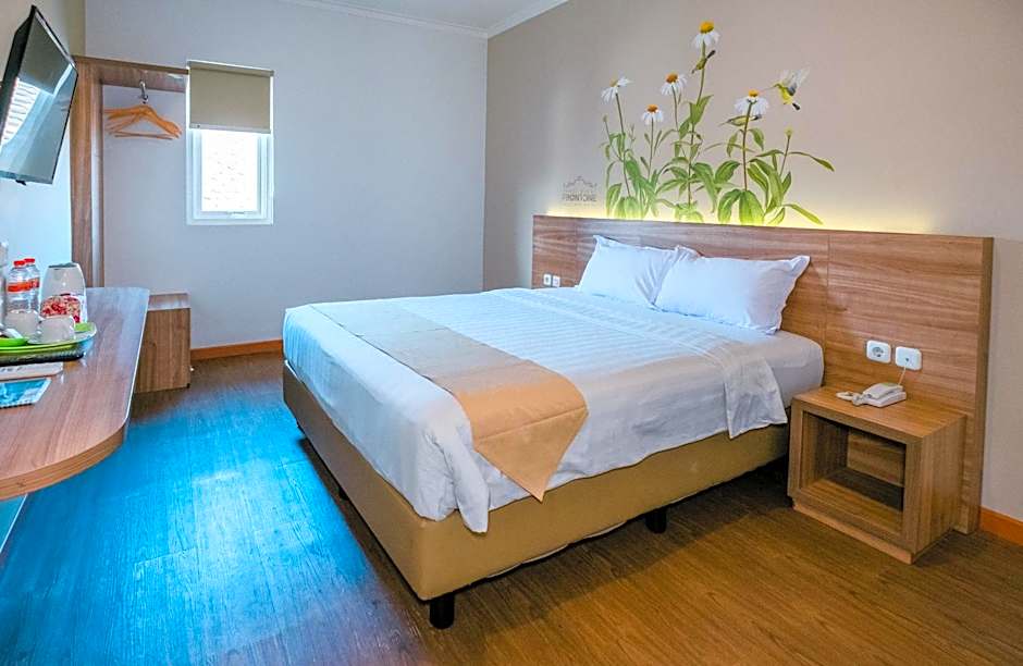 Three Eight Front One Boutique Batu Malang