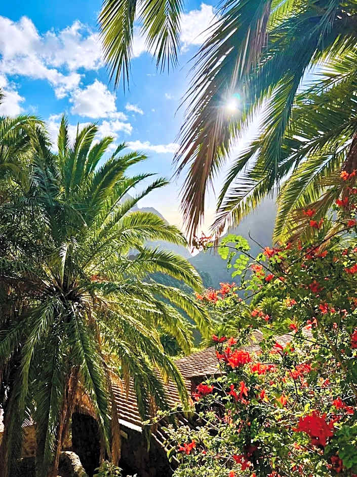 Beautiful 4 bedroom house with phenomenal golf and mountain views