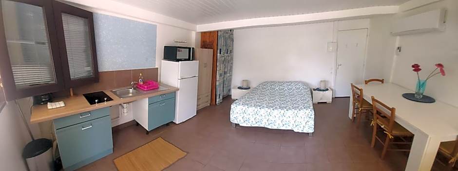 Au Petit Canal Fleuri