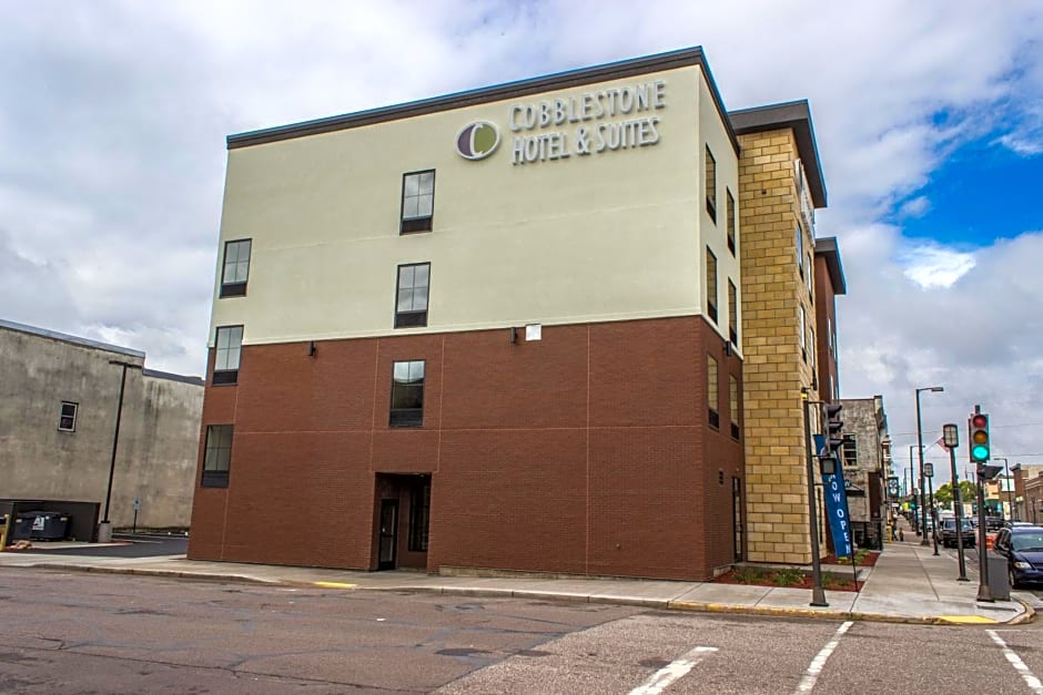 Cobblestone Hotel & Suites - Chippewa Falls