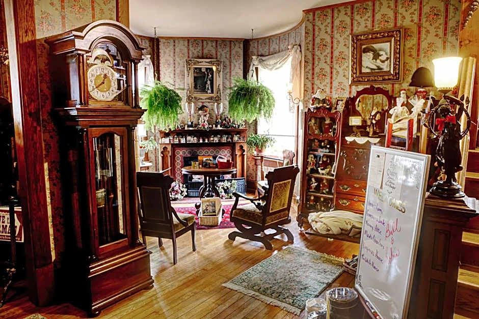 The Queen, A Victorian Bed & Breakfast