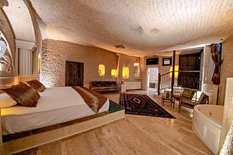 Queen Suite with Spa Bath