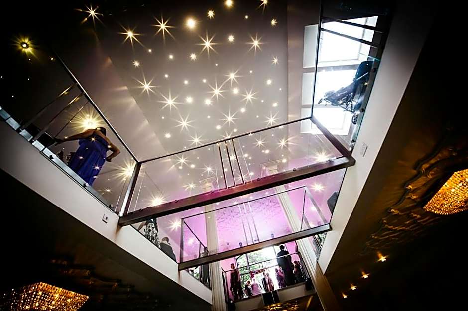 The Saddleworth Hotel