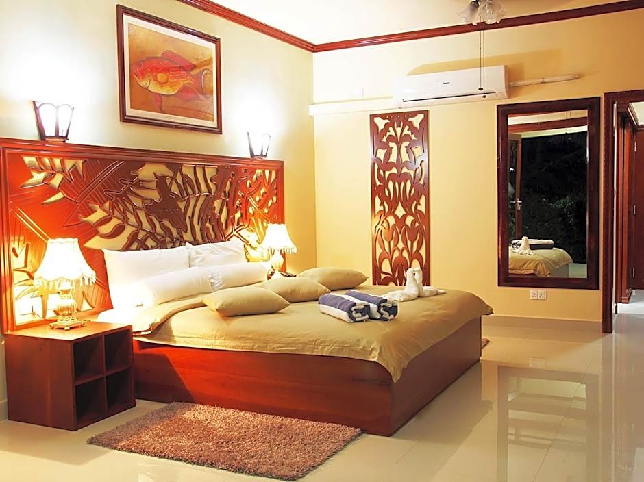 Pirogue Lodge
