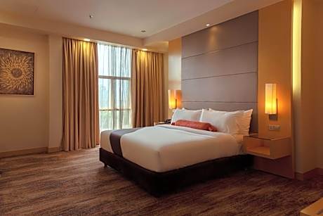 Premier King Suite (City View)