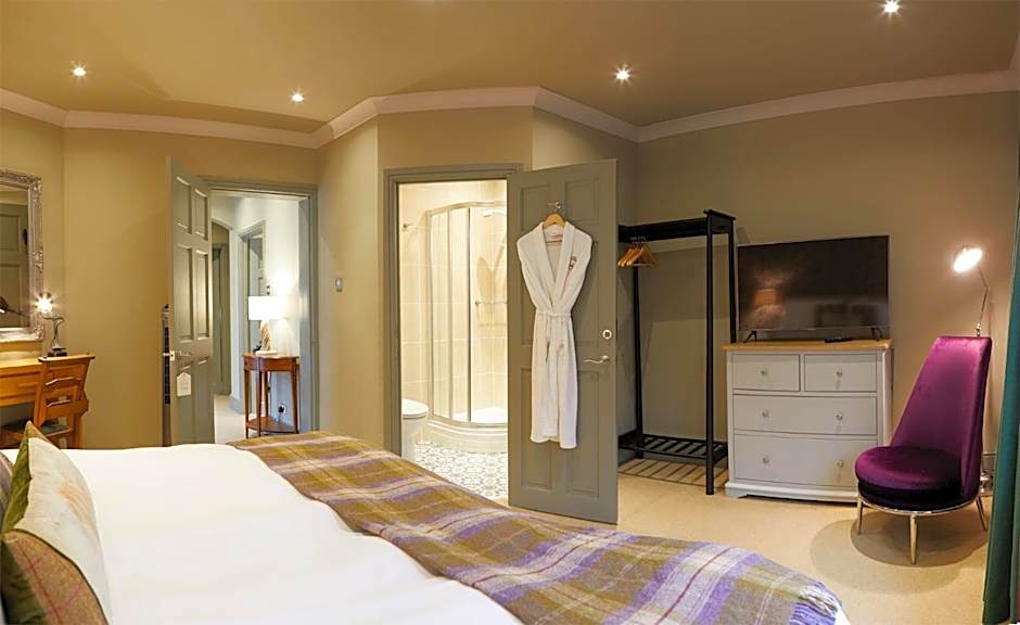 The Plough Inn & Cottages