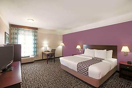 King Room with Roll-In Shower - Mobility Access/Non-Smoking