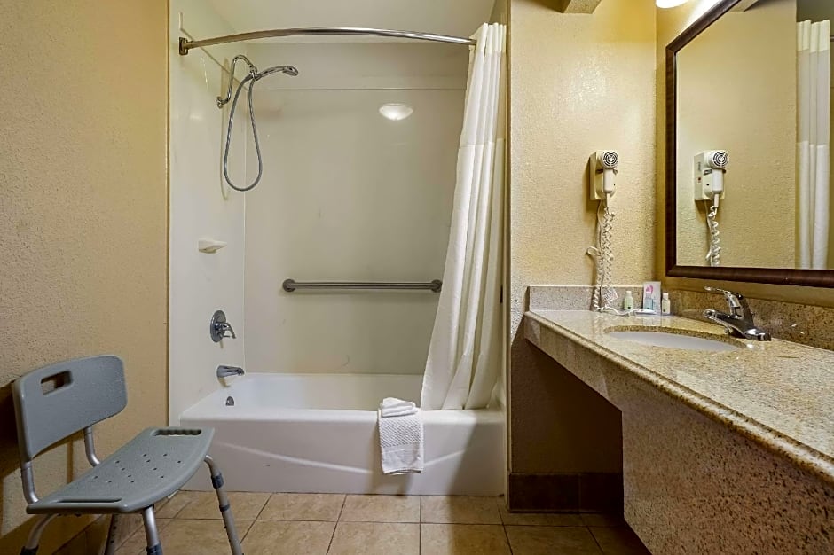 Quality Inn & Suites West Helena