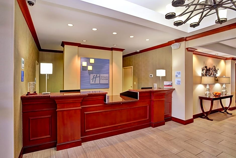 Holiday Inn Express Hotel & Suites Grand Rapids-North