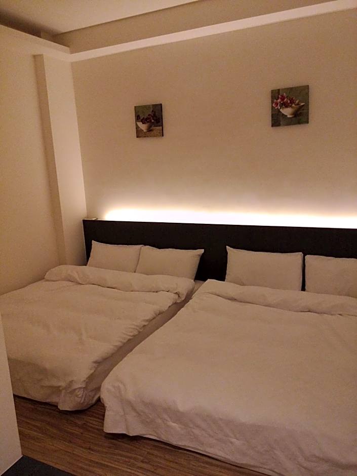 Photo 1 of 9 of Quadruple Room