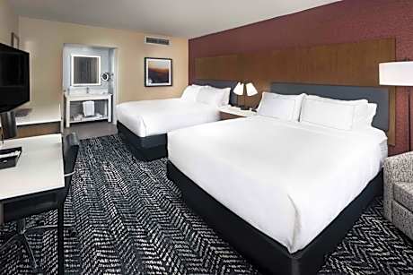 2 Queen Beds With Sofabed