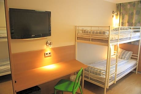 Quadruple with shared bathroom