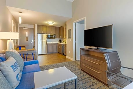 One-Bedroom King Suite with Sofa Bed and Roll-in Shower - Mobility and Hearing Accessible