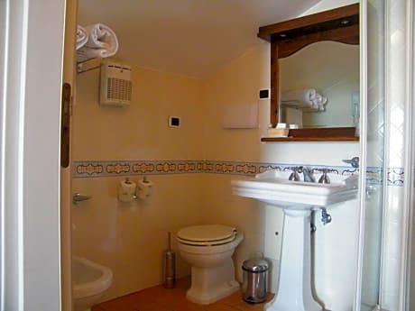 Standard Triple Room with Sea View