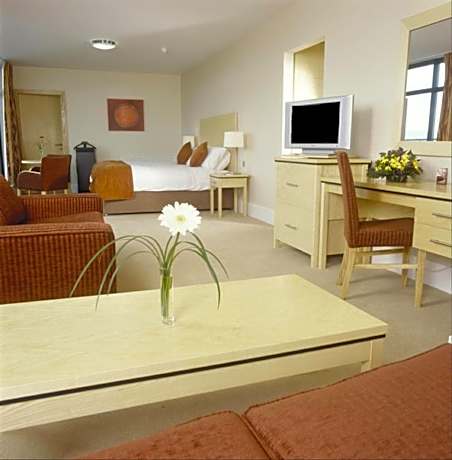 Family Room (2 Adults + 2 Children)