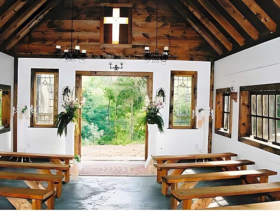 Country Woods Inn