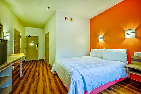 Motel 6-Burlington, ON - Toronto West - Oakville