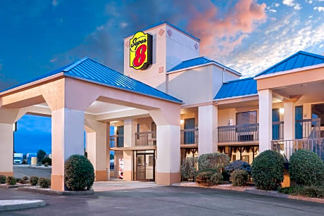 Super 8 by Wyndham Bulls Gap Greeneville Area