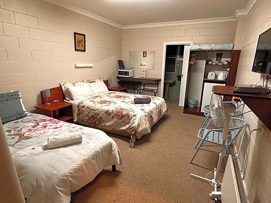 ALPINE COUNTRY MOTEL plus FREE COFFEE