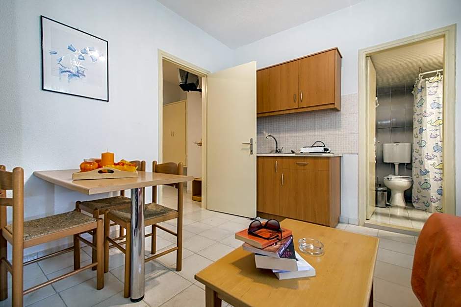 Erato Studios & Apartments