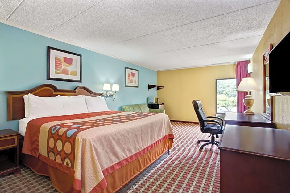 Super 8 by Wyndham Raleigh Downtown South