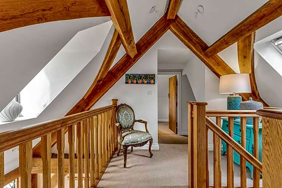 Hiron's Piece - Hot Tub Packages Available