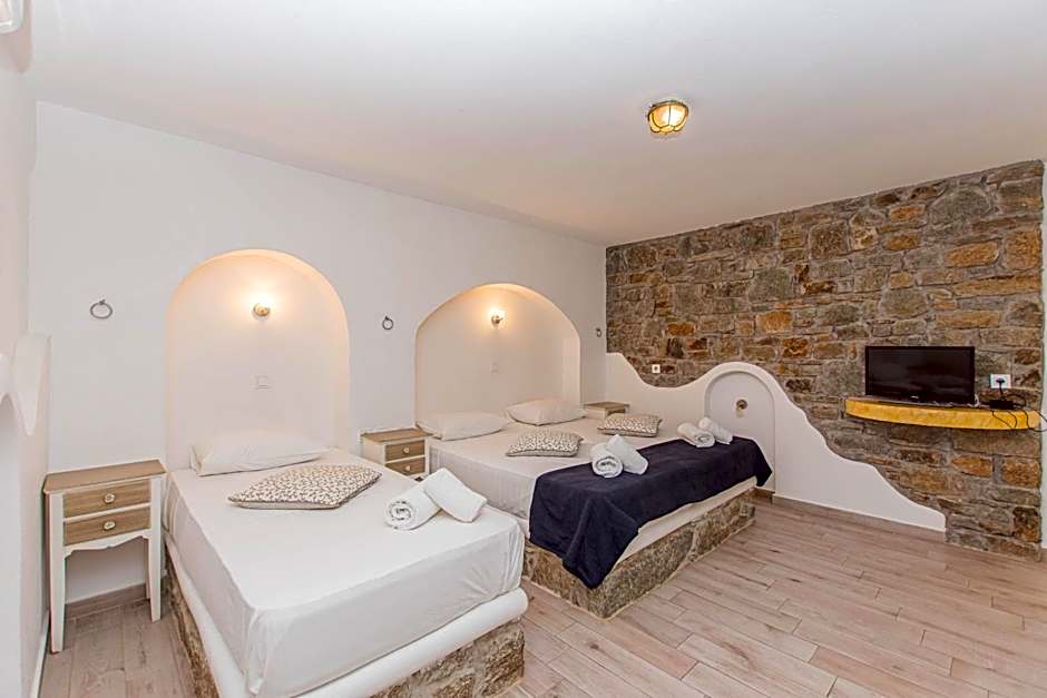 Peristeronas Village