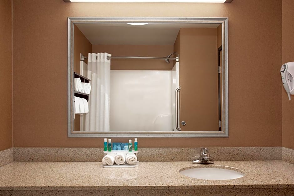 Holiday Inn Express Suites Yankton Hotel By IHG