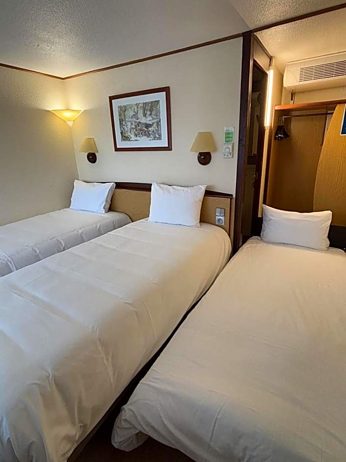 Campanile Moulins Avermes