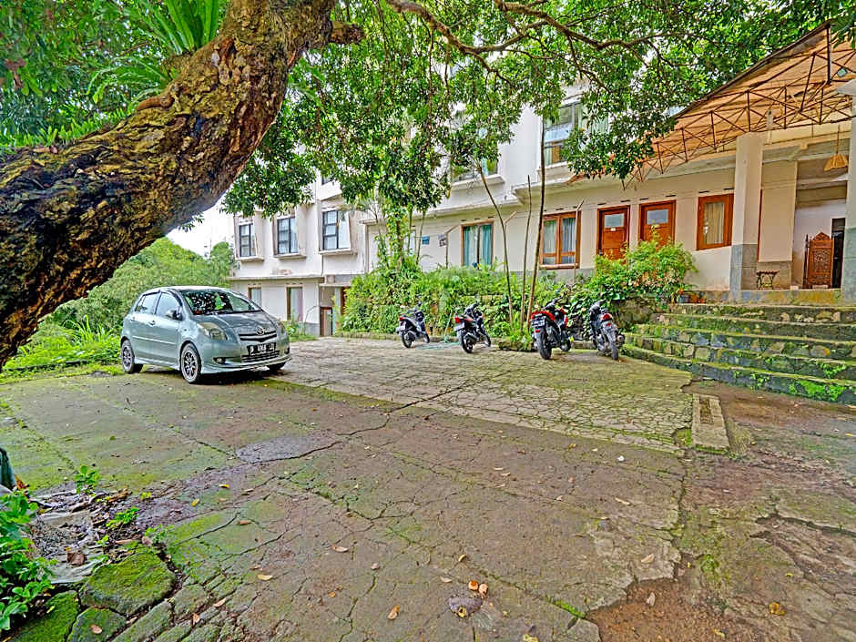 Super OYO Capital O 91810 Hotel Balebat 2