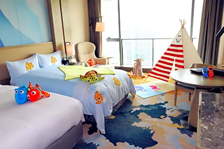 Sea Family Room, 1 King Size Bed and 1 Single Size Bed, Sea View,Cartoon Decoration