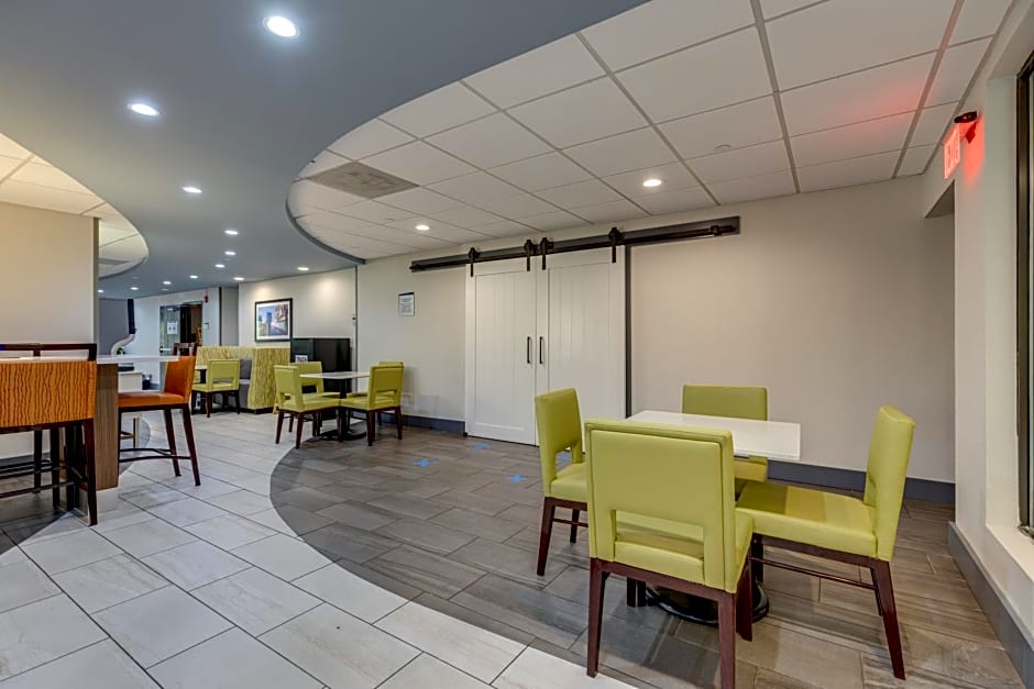 Alexis Inn and Suites Hotel