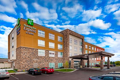 Holiday Inn Express & Suites - Rice Lake, an IHG Hotel