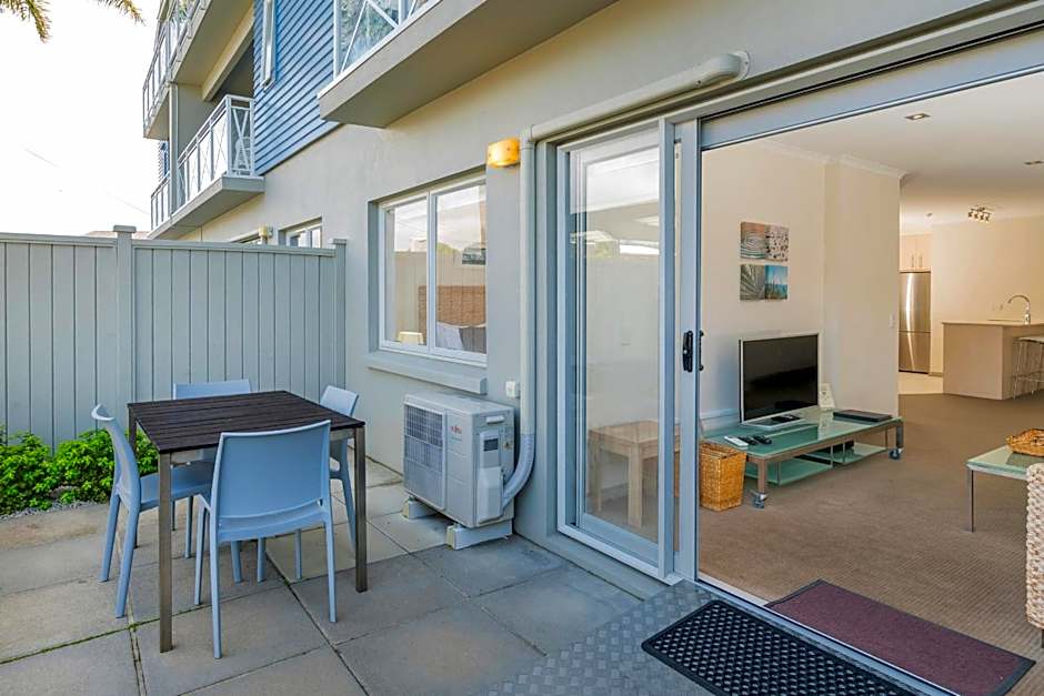 Crow's Nest Apartments