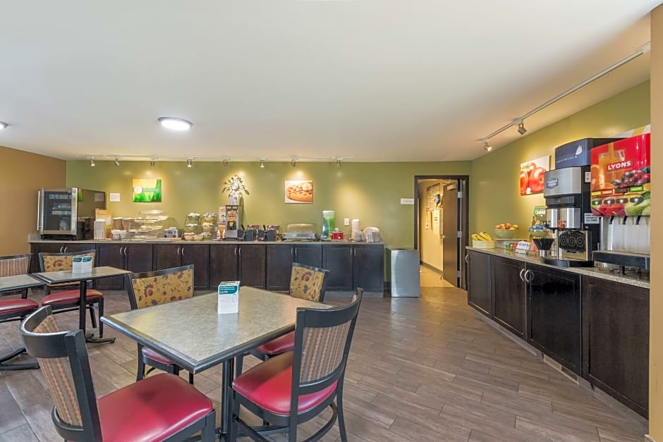 Quality Inn & Suites Airport