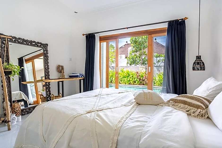 Charming 3 BR villa close Berawa beach