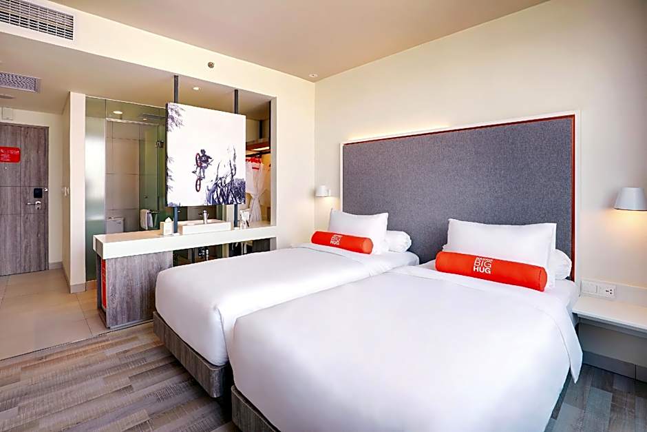 HARRIS Hotel & Conventions Bundaran Satelit Surabaya