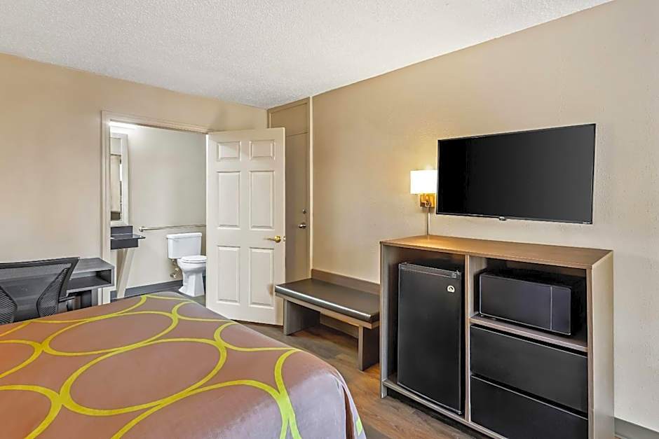 Super 8 by Wyndham Commerce