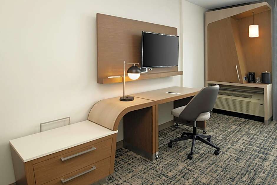 Courtyard by Marriott Houston City Place