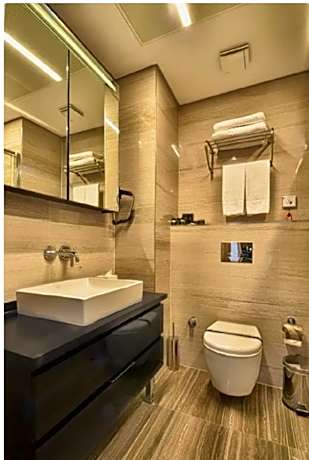 Standard Twin Room with Balcony and View