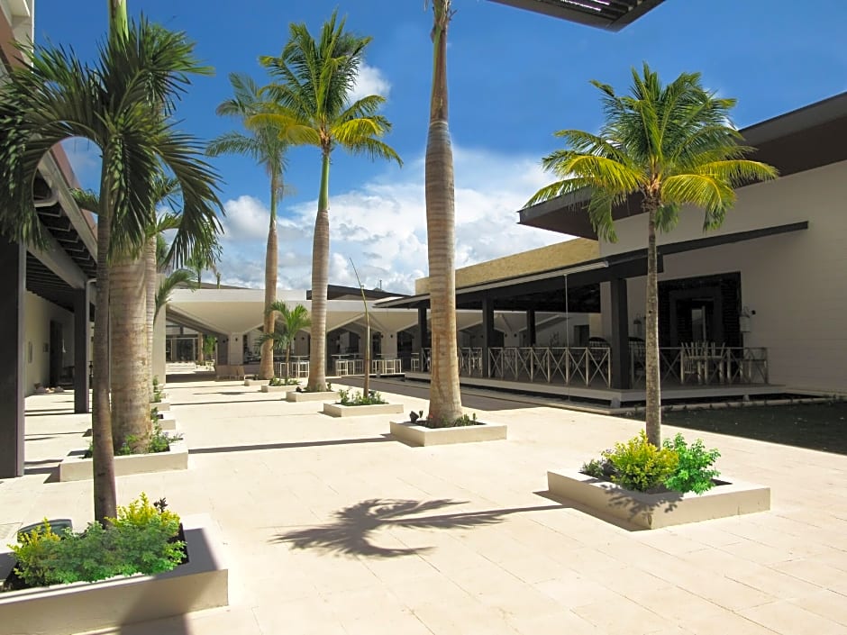 Royalton Blue Waters Autograph All-Inclusive Resor