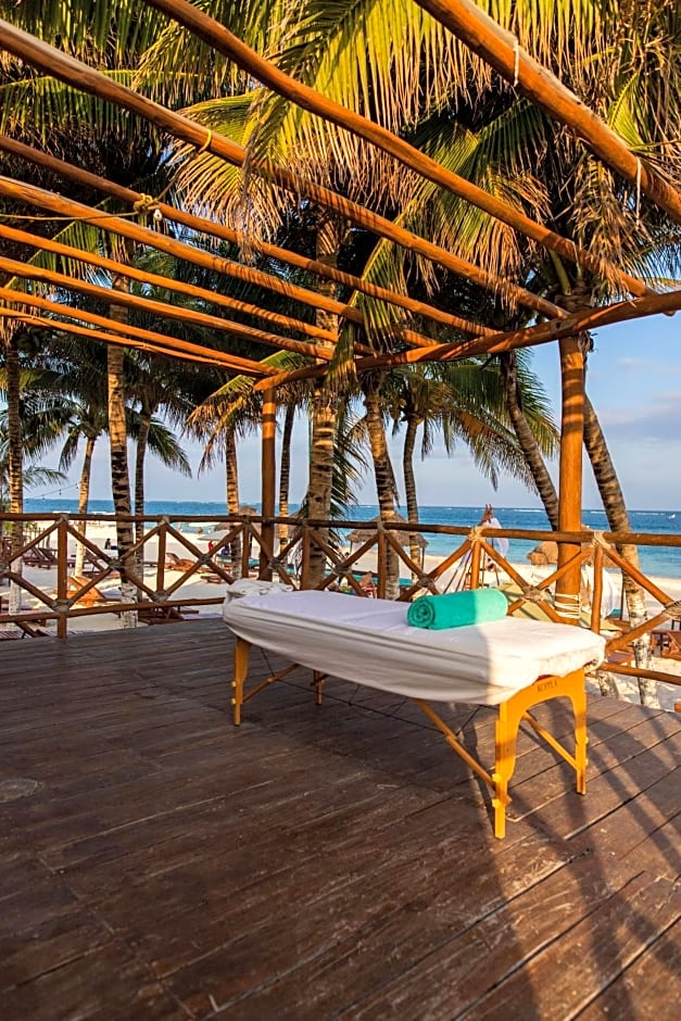 HOTEL & BEACH CLUB OJO DE AGUA